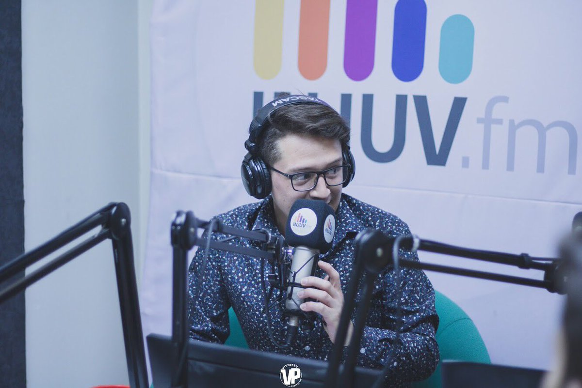 rooosinelli's tweet image. Feliz día del trabajador radial a todos quienes componen distintos equipos de trabajo dentro del medio. Saludos a todos mis amigos y colegas. Gracias por seguir construyendo una magia que jamás perderá la radio. 📻