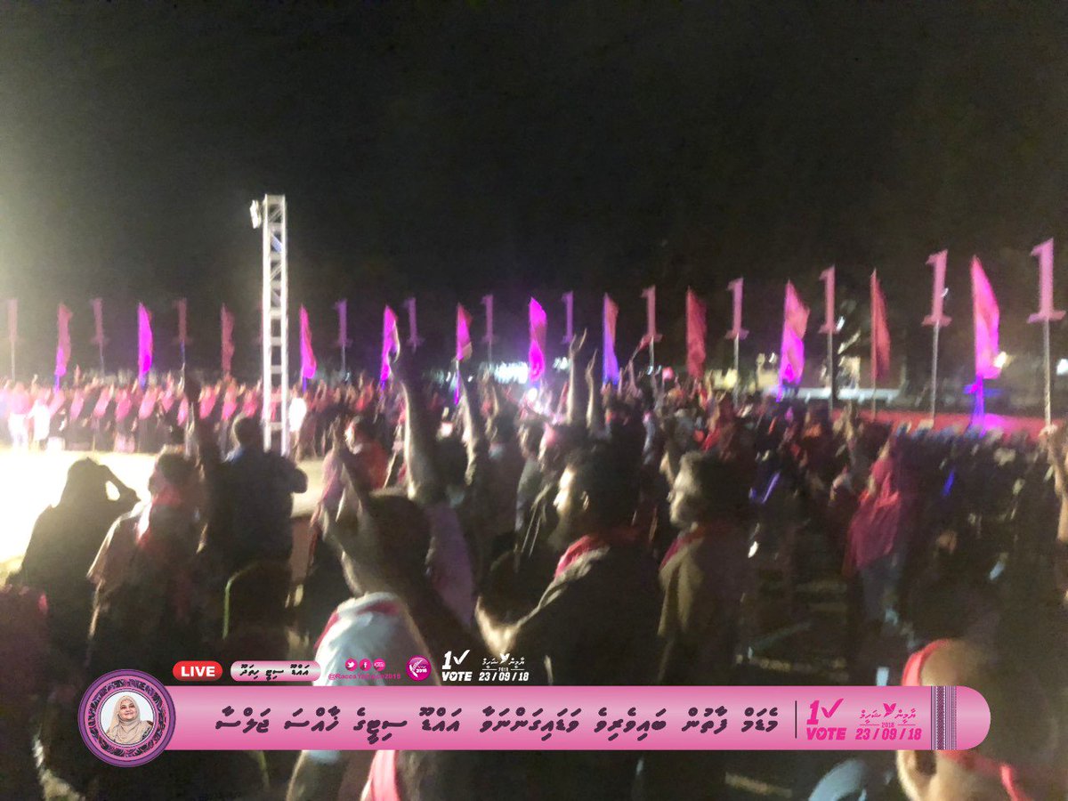 Yameen2O23's tweet photo. #Live | AdduCity Hithadhoo
#MadamFathun baiverive vadainnava Addu City ge khassa jalsaa
@maanu1234 @IsmailAdley
@Ahmed_bunya @ahmed_nihan
#EmmeGaathun
#ProgressShared
#RY2018
#YameenShaheem2018
#CandidateNo1 https://t.co/gaf8LOZ02Z
