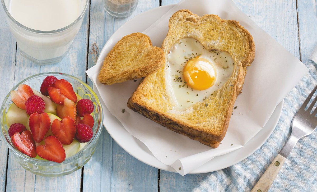 HarvardHealth's tweet photo. A new study published in the journal @Heart_BMJ found that eating an egg a day may help protect against cardiovascular disease: https://t.co/kbnxgstBlv #HarvardHealth #eggs #cardiovascular https://t.co/Eg6v6vbdc6