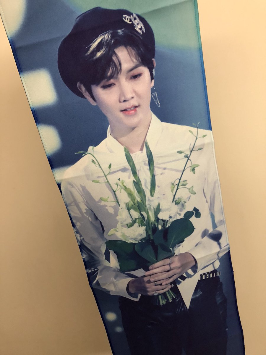 Bornthis15's tweet photo. ✨ You're My Shooting Star // 1st Ren Hologram Slogan Sample https://t.co/4J7DeDmrX1