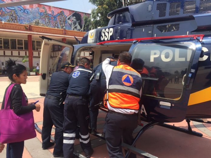 LaRazon_mx's tweet photo. #PorSiNoLoViste Así fue el rescate de la mujer que se lesionó durante el #Megasimulacro2018
➡️ https://t.co/4I2yaIuEOC https://t.co/x7ZH0akeA1