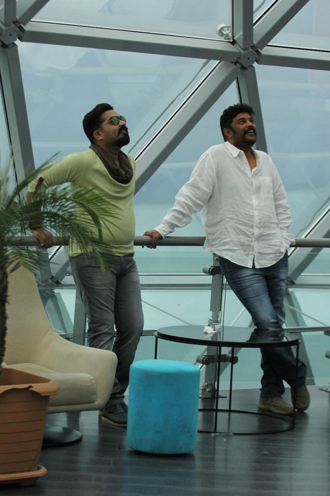 Magi_offcl's tweet photo. EXCLUSIVE : #MrMassSimbu with director #SundarC at #STRSundarCWithLyca Film Shoot at Georgia 🎬  

#Simbu #STRWithSundarC #AttarintikiDaredi @LycaProductions @aditi1231 @khushsundar https://t.co/SwZXJA0tyR