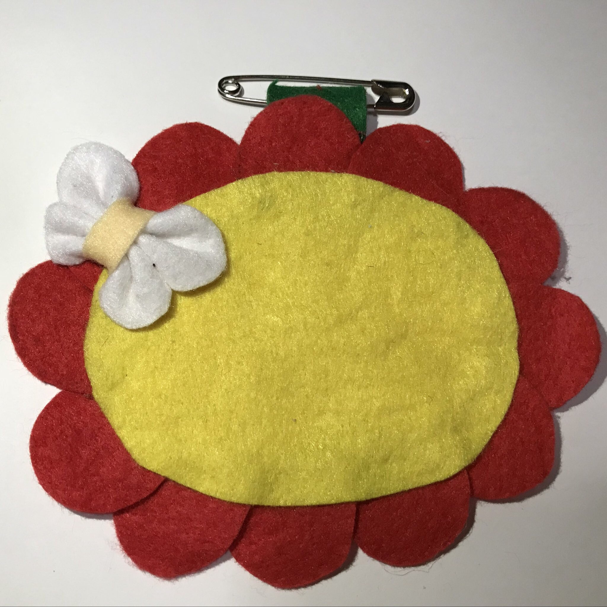 Sugar Light こんにちわ Sugar Lightです 保育実習で使うフェルトの名札のご案内です こちらにアイロンで貼る生地を使いご自分の名前を入れることが出来ます 東萌祭 出店予定 保育士 保育実習 フェルト 名札 かわいい