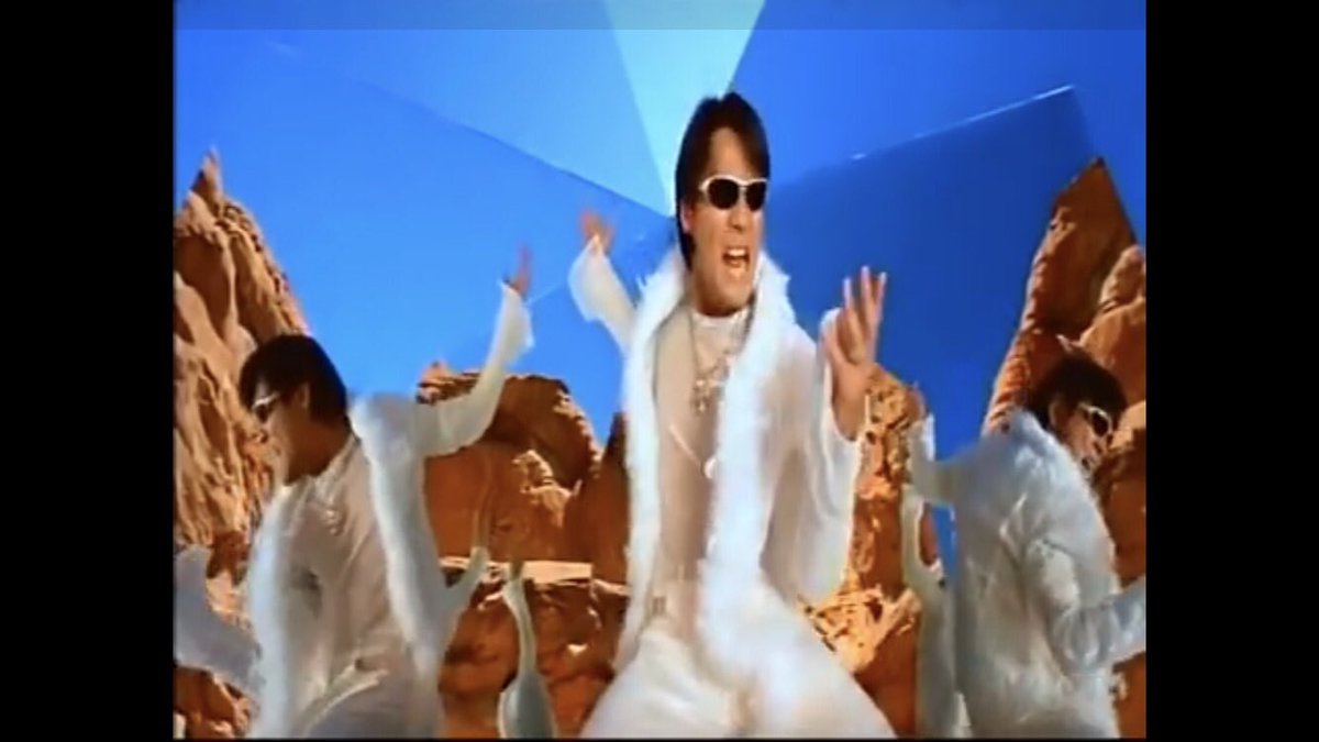 しうカス בטוויטר 俺は高校の頃から氷室京介が大好きで引退した今でも日本で一番カッコいいミュージシャンだと思ってるけど 魂を抱いてくれ という 曲のpvの氷室京介が謎に分身する演出だけはあまりにダサすぎて何度見ても笑ってしまう あとついでに衣装もダサい