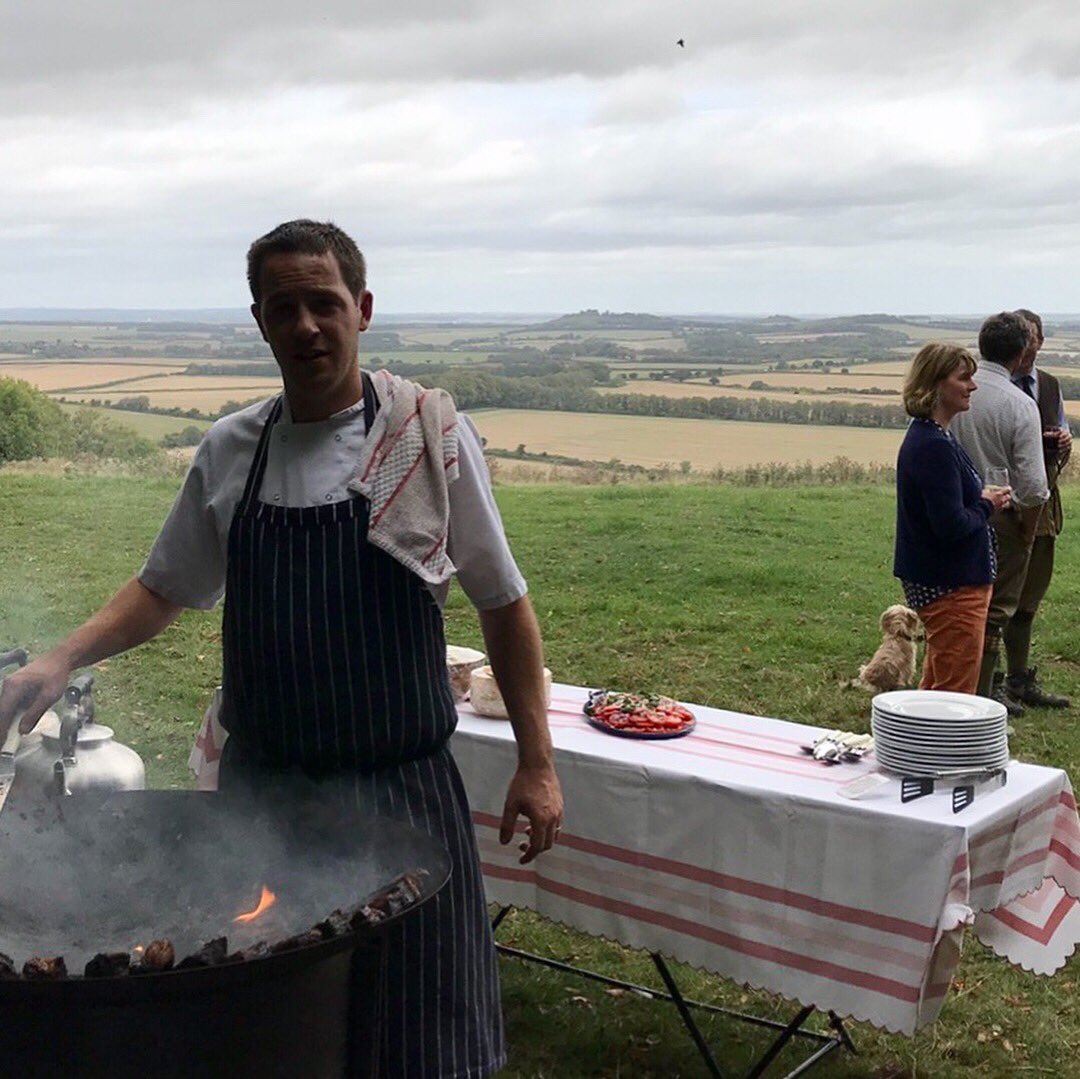 Gisbysgame's tweet photo. Lovely shoot lunch over the downs- epic views, BBQ beef short ribs &amp; happy guns.
.
.
.
.
#shootlunch #fieldtofork #hampshire #gametoeat #eatmoregame #partridge #countrylife #drivenshooting #shortribs #localfood #shootseason #outdoorcooking #hampshirecatering #britishcountryside https://t.co/Mv7COh0hXy