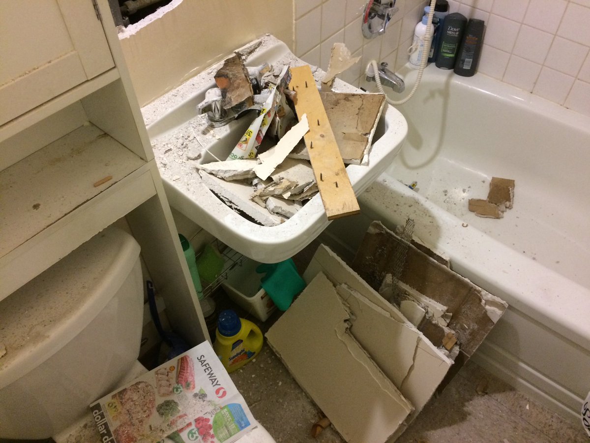 HomeRenoDeals's tweet photo. When plumbers are trying to find the leaking pipe they ask us to cut the walls in the shape and form they want.
#flood #suite #bathroom #contractor #behindthewall #inthebathroom #wall #damagedwall #walldamage #renodeal #bathroomremodel #bathroomtiles #bathroomselfie #vancouver https://t.co/jmnt6calZH