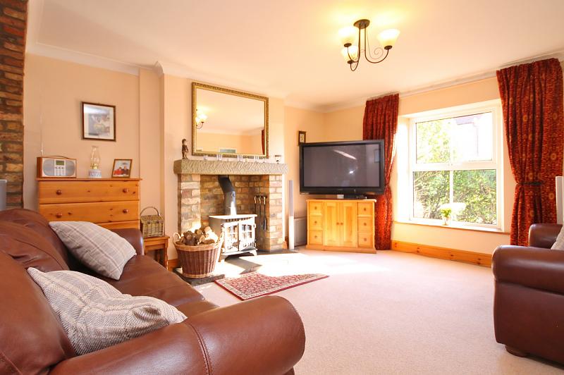 Barbeck in Thirsk
Guide price £385,000
Immaculately presented 4 bed detached period house. Renovated to a very high standard. Period features. Beautiful handmade bespoke kitchen with granite worktops.
To arrange a viewing DM us or call 01845 518102.
#estateagents #Thirsk