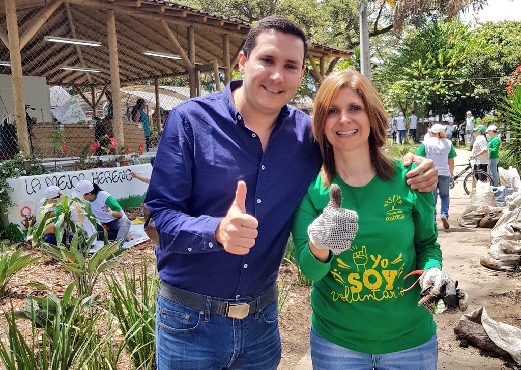 A_ZAPATA_A's tweet photo. En el #DíaInternacionalDeLaPaz se inaugura el Centro por los Ios Objetivos de Desarrollo Sostenible y más de 1000 voluntarios se sumaron al #PoderDeMil de @FNutresa y @Grupo_Nutresa en 5 ciudades de Colombia. #cods #CentroODS. Están pasando cosas buenas!! #UnFuturoEntreTodos 🙏👏 https://t.co/ODGIqsryA6