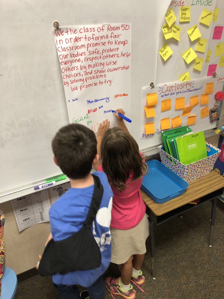 MrsH_lovesMATH's tweet photo. We finished up #constitutionweek by writing our class constitution and making our own rule for the constitution. #constitutionday2018 @clarkstontisd @tylerisd https://t.co/E3pV7I9vZO