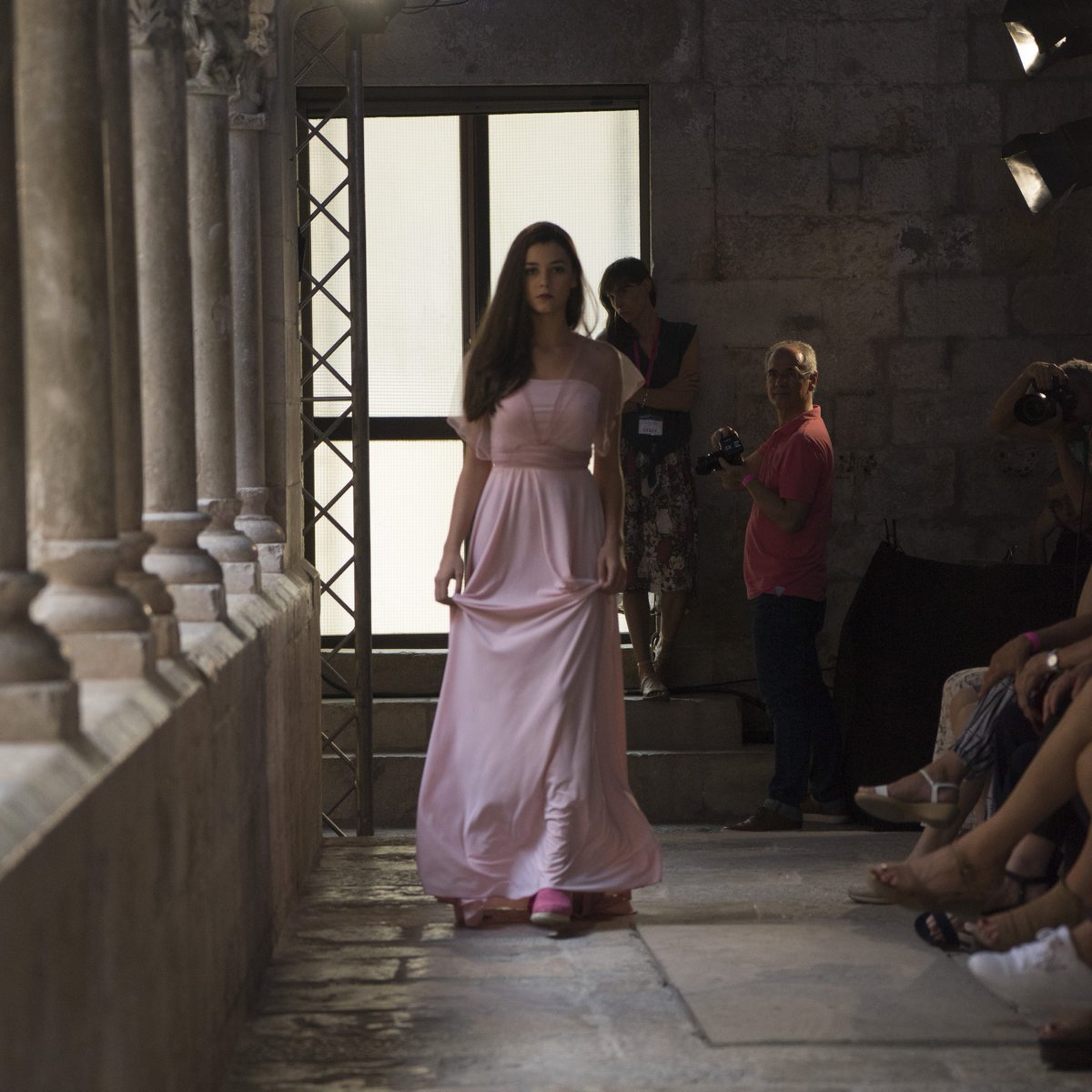 Gimoda_'s tweet photo. La segona desfilada d'avui ha sigut Coshop, moda totalment sostenibl️e. I a la foto una de les seves marques, Infinity by Coshop. ⚡️ #coshop #gimoda2018 https://t.co/LT0ifudnJ5