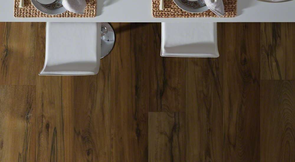 StandaleInterio's tweet photo. Coming in at almost 9" in width, these vinyl planks from #ShawFloors are sure to wow your guests. And the extra wide planks will draw the eye and create the illusion of a larger space. The color shown is Ancestry Beech. https://t.co/9sMOIM4zEL https://t.co/liYBHhPGZ9