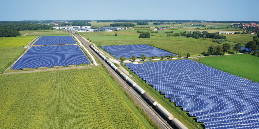 futureofmankind's tweet photo. Solar all set for another record in Germany! https://t.co/zxVTfeHuTz https://t.co/HRsxb8wnz0