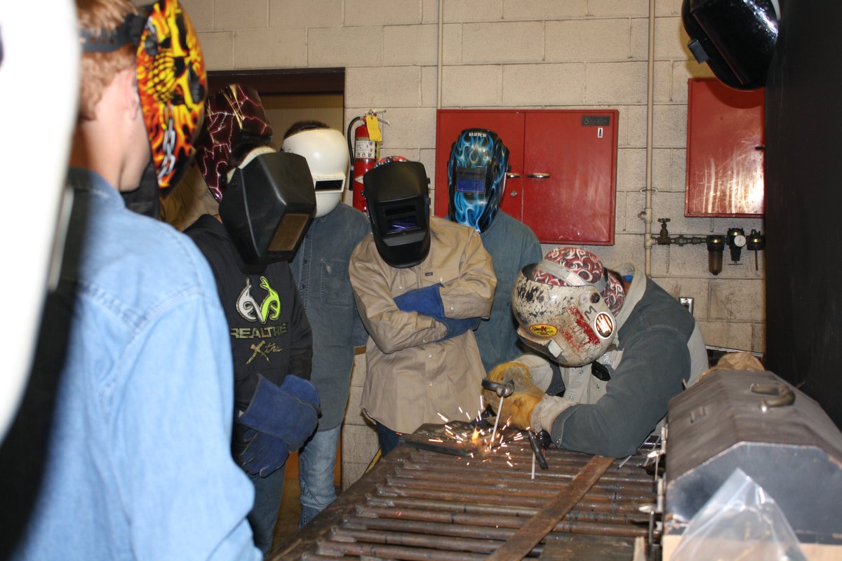 Hands-on learning at Clinton Technical School @ClintonMoCards