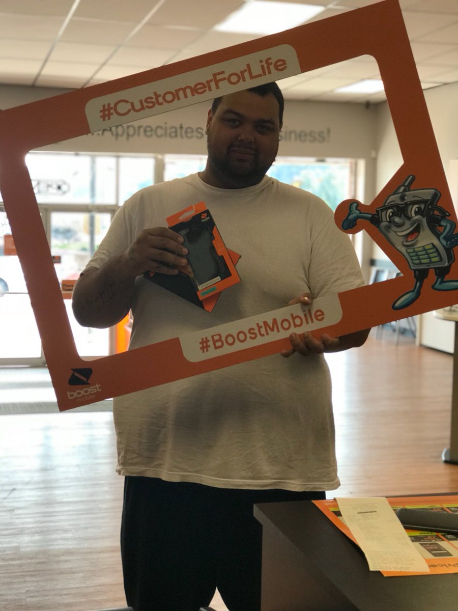CWBoostMobile's tweet photo. #Upgrade 📱📲 #ZTE #BLADEFORCE with a nice protective case from @BoostOndigo @gpeters1120 @sarahhyperlink @hyperlinkusa https://t.co/OmRcVrev1s