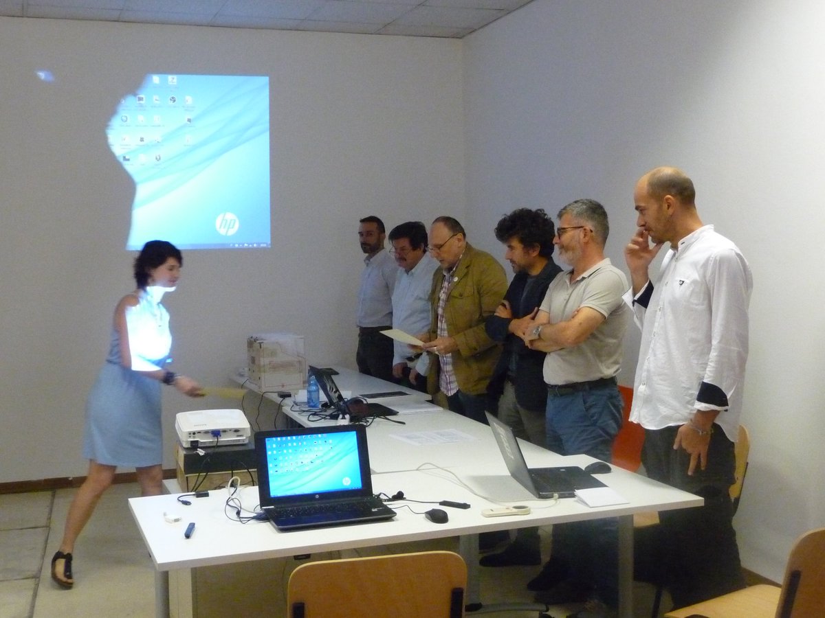 MasterGIS_Droni's tweet photo. I #corsisti della III Edizione del @MasterGIS_Droni si #masterizzano! Complimenti a tutti e buon fortuna! 
#21settembre #master #GIS #droni #SPR #SAPR #drones #webGIS #remotesensing #Goodluck https://t.co/6eFS2c0h8S