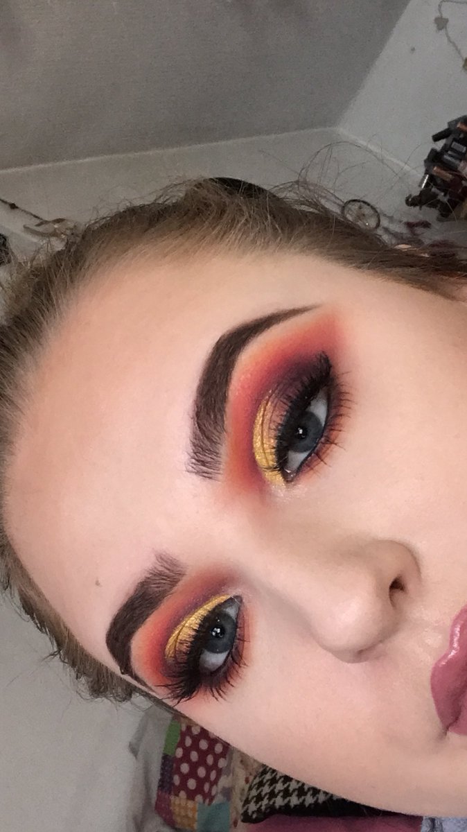 gracesmithxo_'s tweet image. been pouring down with rain so I started thinking about sunsets🌅

gracesmithmakeup on insta 📷💕✨

Used the Plouise Palette🎨..

@PaigeMUA #plouisebase