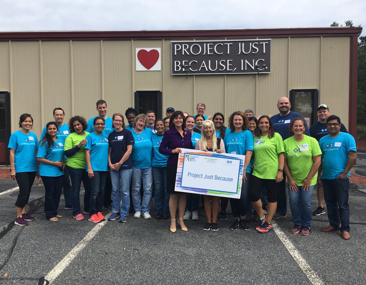 Inno_Gina's tweet photo. We were honored to have a visit from State Rep @CarolynDykema at our @pjbhopkinton project today! @BCBSMA #ServiceDay18 https://t.co/gtlOkHiTxk
