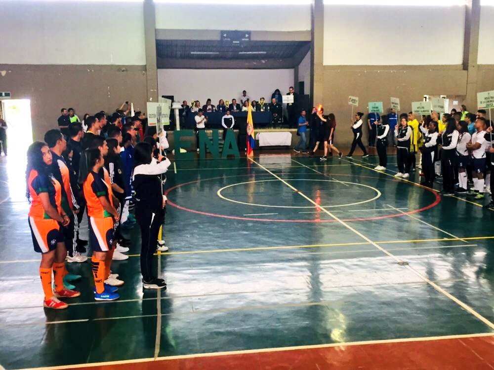 sencisomoda's tweet photo. La importancia del deporte en la formación profesional integral del #SENA cobra mayor importancia, es por ello que, hoy el Centro de Manufactura en Textil y Cuero hizo presencia con sus 68 aprendices en la inauguración de los juegos intercentros 2018 ¡vamos con toda chicos ⚽! https://t.co/JLDVtP7j1F