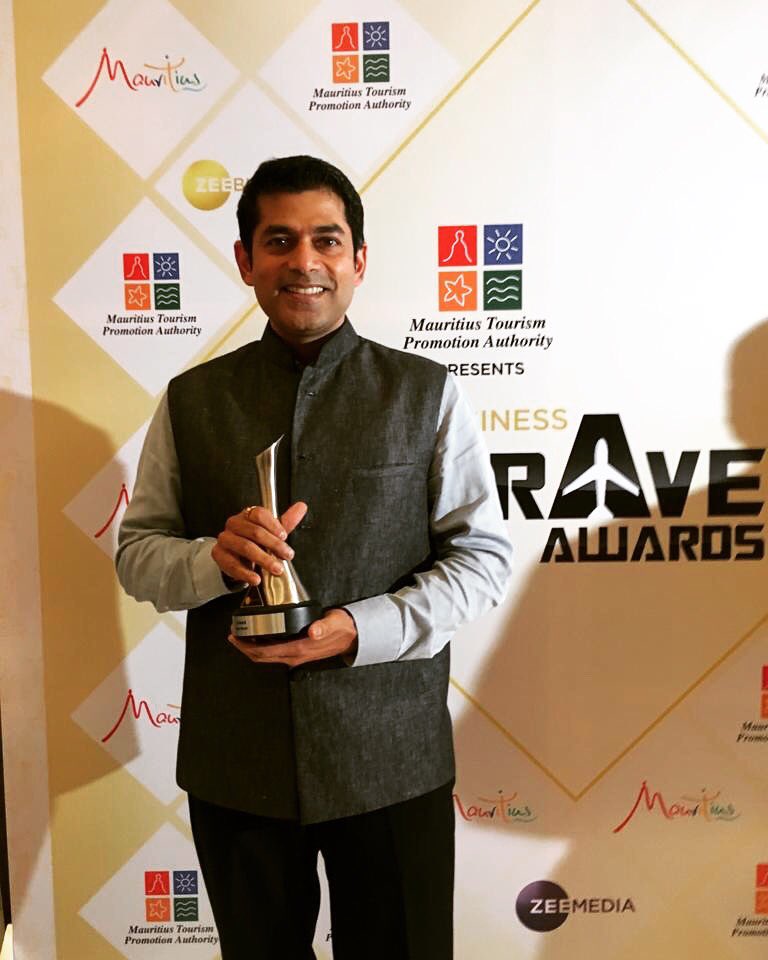 Ananda in the Himalayas wins the Best Resort award at the Zee Business Awards! A big thank you to all our patrons 🙏🏻🙌🏻🧡 🥂
#awards  #india #luxurydestinationspa #destinationspa #wellness #anandawayoflife #ayurveda #awardsnight #himalayas #rishikesh #zeebusiness <a href="/ZeeBusiness/">Zee Business</a>