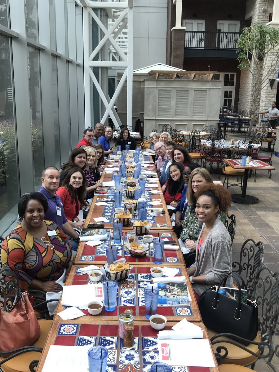 lezleylewis's tweet image. #hostcommittee #riverwalk #lunch @FWISD_PLI #LearnFwd18
