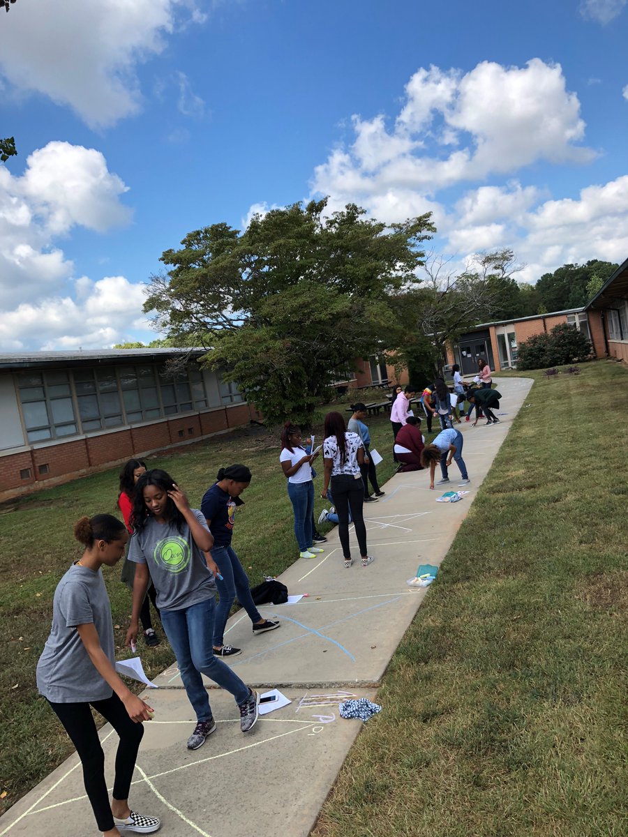 Rockdale_Tiger's tweet photo. Days like this are why I love being an Economics Teacher #BeyondTheClassroom #ITeachEcon #APEcon #Graphitti https://t.co/VSEbjkSCUU