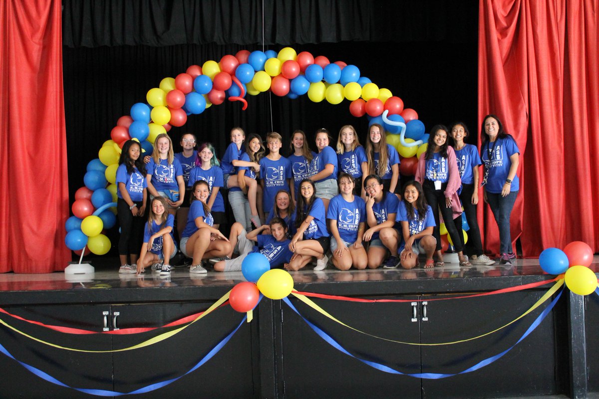 CopeEngTeacher's tweet photo. Cope ASB wowed with their Welcome Back Party and Dance!  All the kids enjoyed Jojo's Grill-a-Dog, inflatables, and a great DJ.  Cope Yearbook captured all of the fun moments. #copeyearbook https://t.co/2LmuH0ryXC