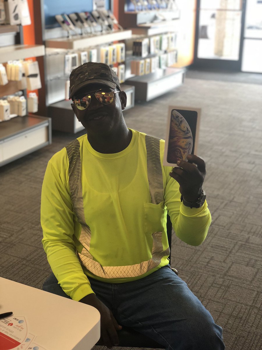 IPhone Xs Max out in Wadesboro! <a href="/JakeAraghi/">Jake Araghi</a> #Iphonelaunch