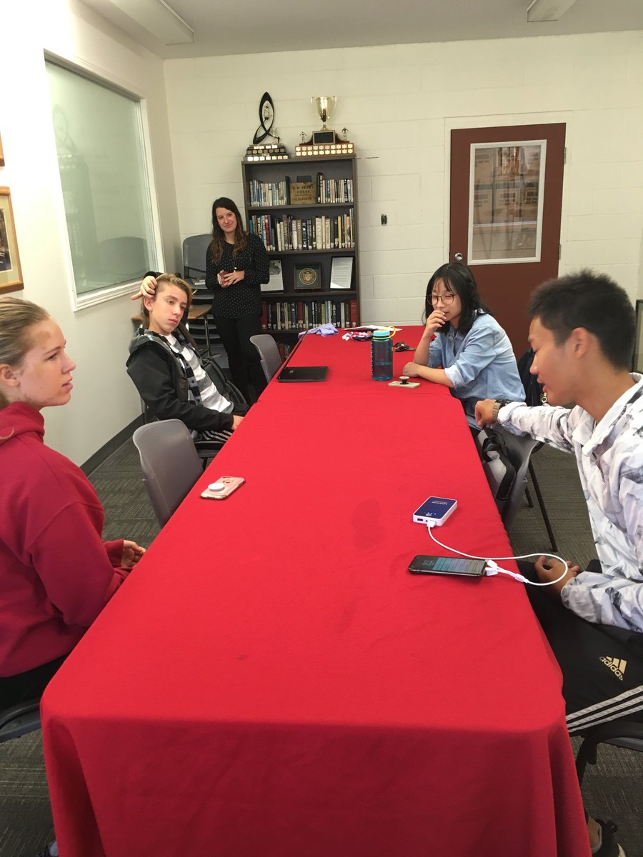 RosseauLake's tweet photo. The first ever RLC Alumni Mentor Challenge Day continues. Photos of student groups brainstorming for the prompt: How might we bridge generation gaps? #designthinking with @vogtteaching, @jessheps, @edtechfarooq, and others. #RLClearns #RLCentrepreneurs #innovation https://t.co/GNBseY1SmR