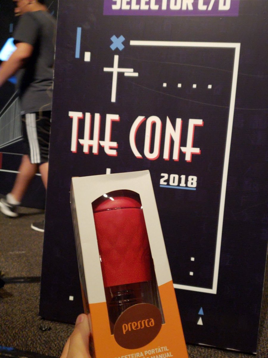 I'm at the second day of #theconfbr and I want a coffee maker from <a href="/presscabr/">Pressca</a> ! Retweet and follow both accounts to get a chance to win one today.