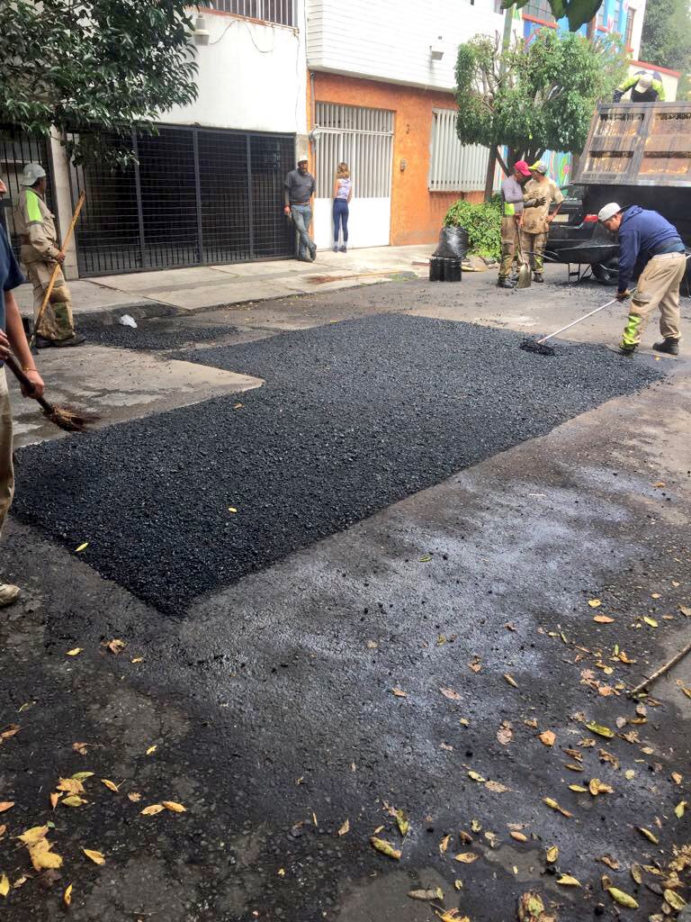 En calle Teocelo, #RomaSur, se realizaron trabajos de bacheo, como parte del programa de rehabilitación de vialidades en la <a href="/DelCuauhtemoc/">Cuauhtémoc Del Moral</a>.