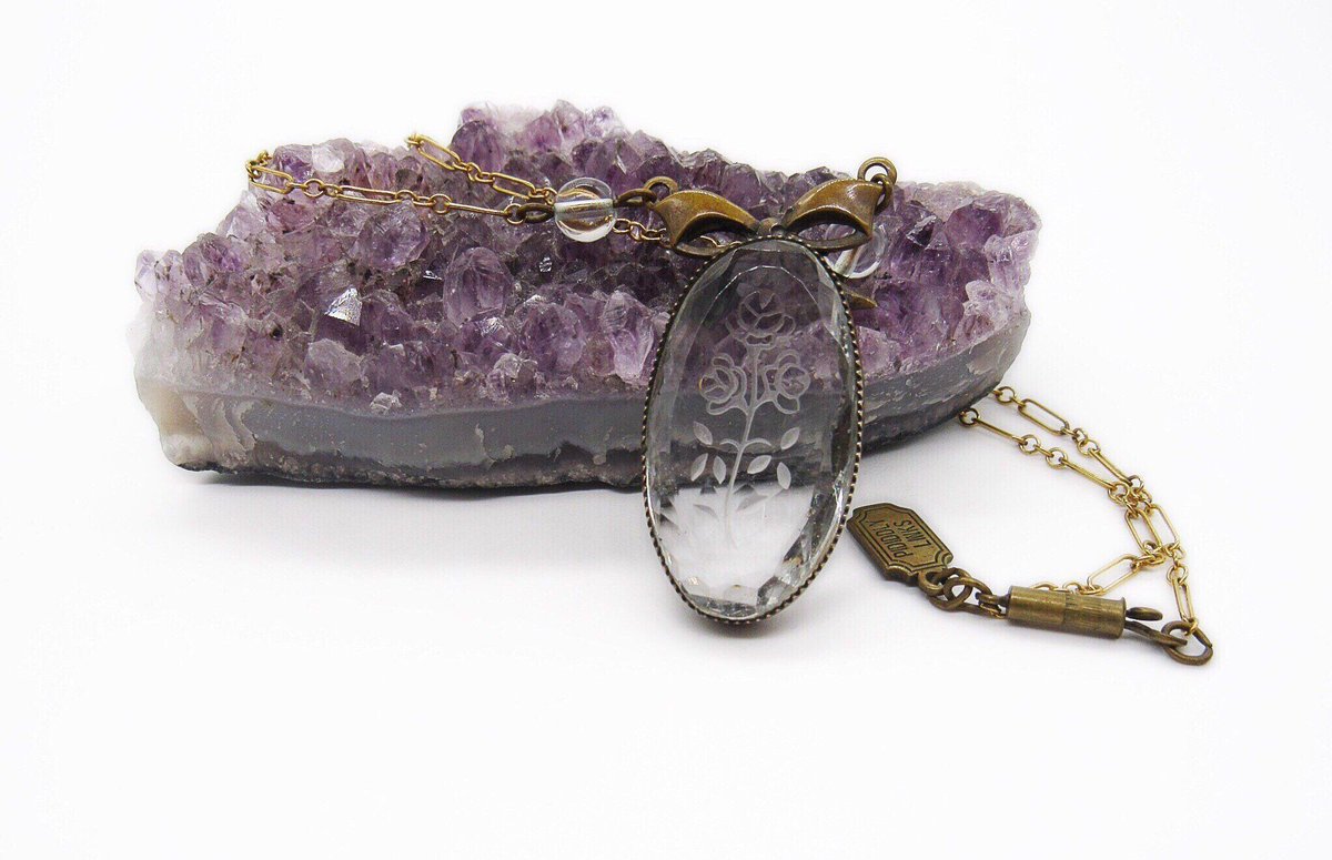 Carolan48753054's tweet photo. Excited to share this item from my #etsy shop: Vintage Pididdly Links Victorian revival antiqued brass crystal clear intaglio pendant signed choker necklace FREE SHIPPING ! #pididdlylinks #intaglio #intaglionecklace #victorianrevival https://t.co/vozzF5i7MQ https://t.co/3XXQuAkbZC