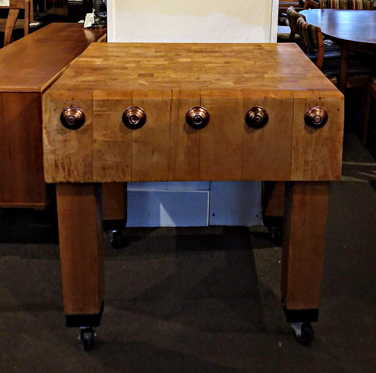 charmainesVic's tweet photo. Your kitchen will love this fantastic large maple butcher block, just $899.00 now at Charmaine's Past and Present.
#maple #butcherblock #shoplocalyyj #shoplocalvictoria https://t.co/gd7KjeLlIE