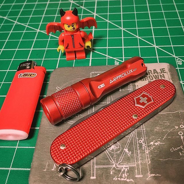 hotpixel's tweet photo. 🔴 #everydaycarry #pocketcarry #edcgear #bicmini #astrolux #astroluxa01 #victorinox #victorinoxcadet #victorinoxalox #sakarmy #sakallday #myvictorinox #lego #legominifigures #red https://t.co/gs54Lm5oK0 https://t.co/nQFPRmD48A