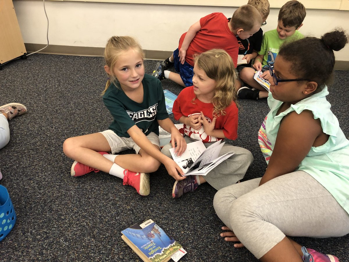 Buddy Reading with Kindergarten! Mrs. Gallo’s Kindergarten class retold Brown Bear, Brown Bear to our second grade class! 
@ojrsd_supt <a href="/OwenJRobertsFC/">French Creek Elementary School</a> @MrsGallo_FC