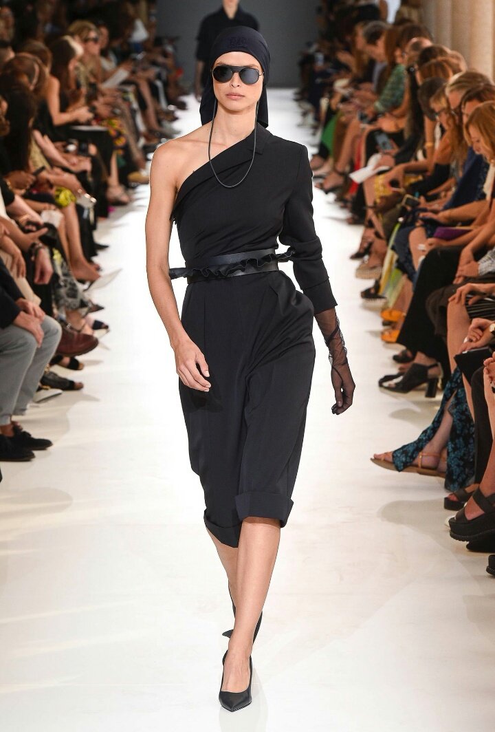 Simplistic_T's tweet image. #MaxMara #MFW guys!!!! ♥️ ♥️ ♥️😭😭😭😭😭😭