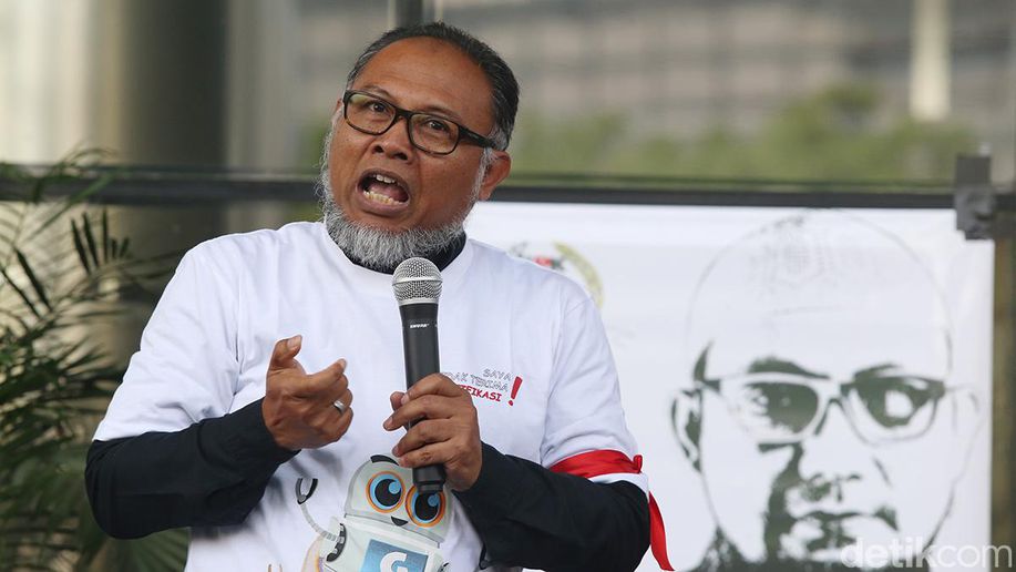 detikcom's tweet photo. BW: Warga DKI Ingin Wagub yang Tak Cacat Integritas https://t.co/q3m6xLuVZX https://t.co/MQZ62CpKPJ