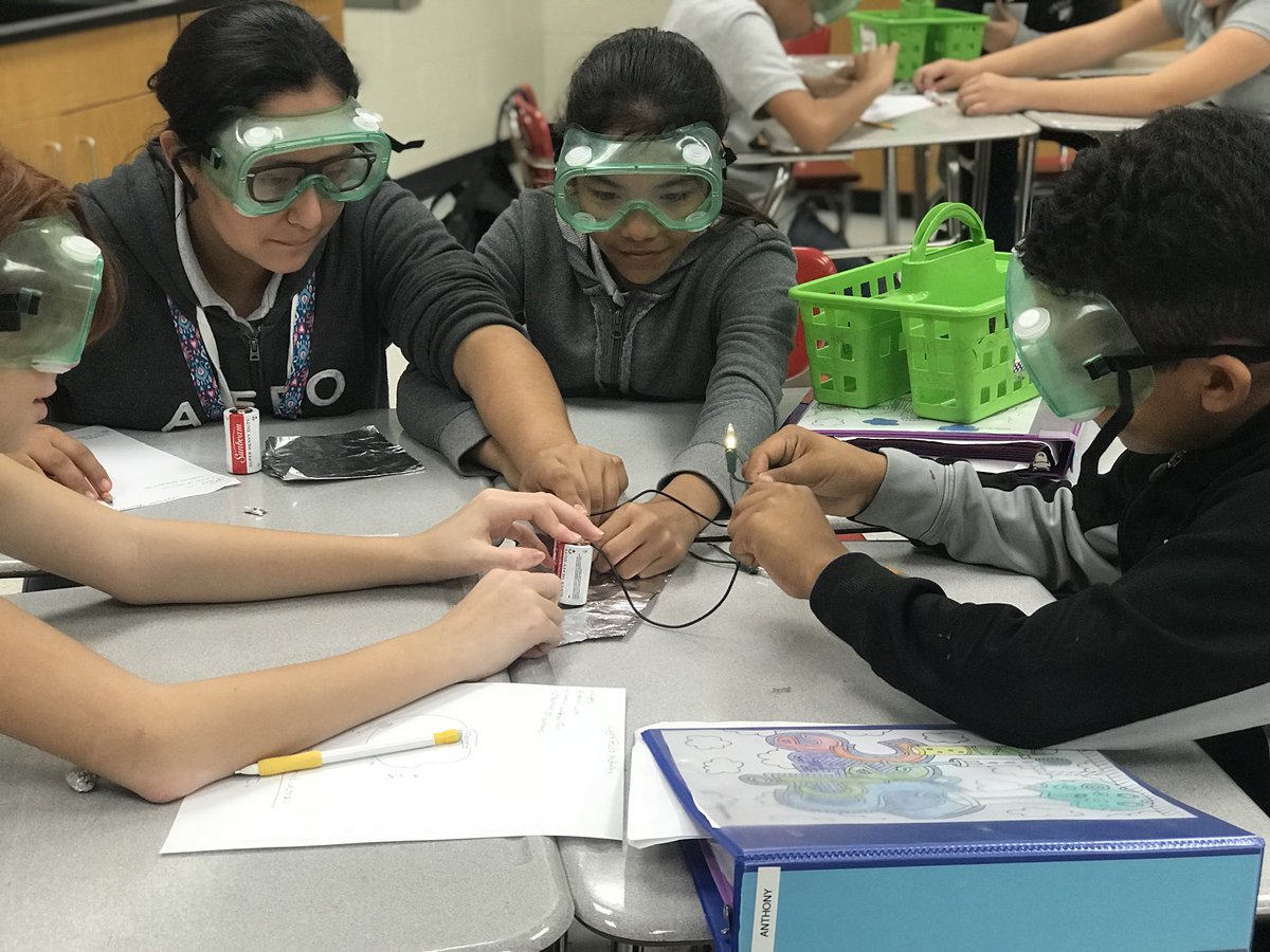 ALoDJSMS's tweet image. Amazing instruction happening at DJSMS. @LaJoyaISDEdTech @lajoyaisd