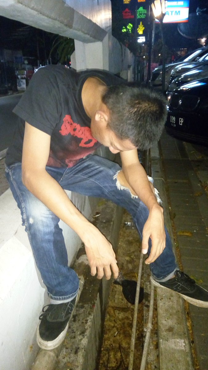 Idiot Nation tweet media