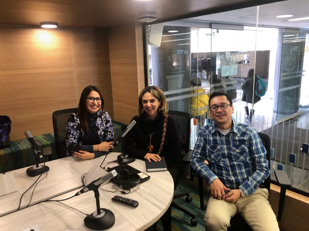 mariamedina_A's tweet photo. Muy agradecida con Maria Fernanda de @bitacora919 y @Ediazamado del @BioeticaPUJ de la @UniJaveriana por la conversación sobre #TransferenciaMitocondrial #EdiciónGenética #embriones #CRISPRCas9 retos #bioeticos y #biojuridicos en el marco del #ForoBioéticaClínica y #humanidades https://t.co/E7Iz1lr3Cb