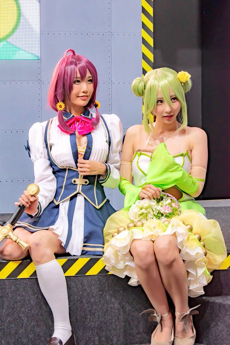 1枚目ωラビリンスの発表舞台
2枚目コトブキ飛行隊
3枚目キャサリン
4枚目東京コンセプション
のブースにて
皆さん可愛い!コトブキ飛行隊のコスプレが早速見れたのが嬉しかった! 
