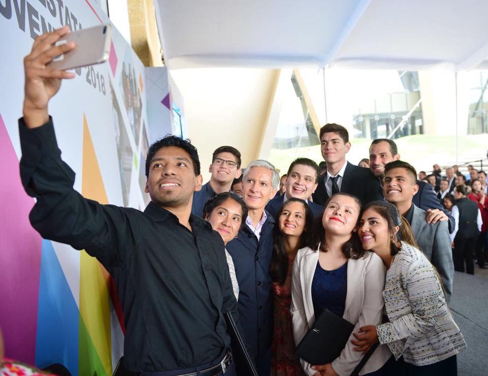 Region_3EdoMex's tweet photo. La educación es de los puntos mas importantes en cualquier sociedad, por lo que este año se aumento el presupuesto de la @UAEM_MX lo que garantiza estudios superiores de calidad para muchos de nuestros jóvenes. #1erInformeEdoMéx #EscucharParaGobernar @alfredodelmazo https://t.co/ebASnOGQFX
