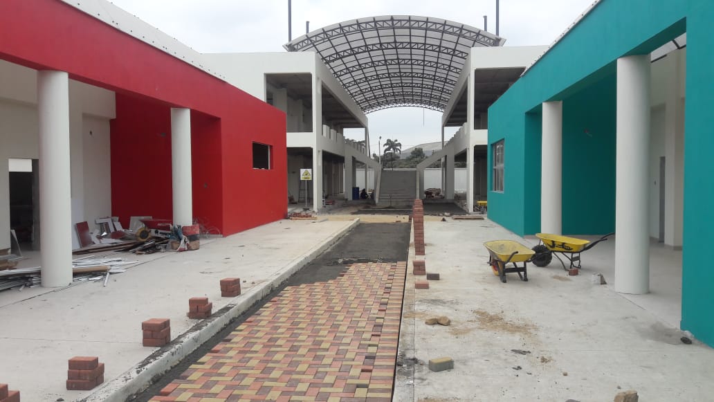 JorgeWated's tweet photo. Trabajo coordinado y comprometido en beneficio de los ecuatorianos. Junto al equipo técnico del @SECOB_EC Constatamos un avance en obra del 58% en la Unidad Educativa del Milenio “El Fortín”. @Lenin @Presidencia_Ec https://t.co/btiULJbieV