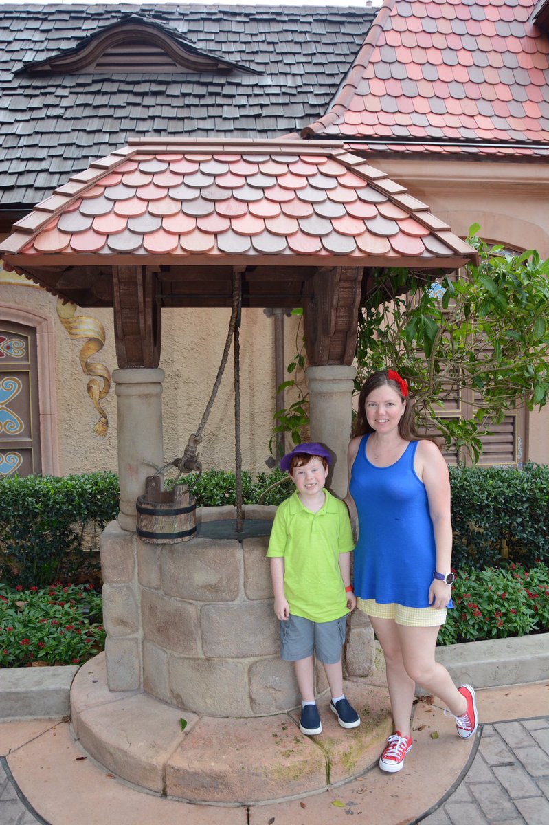 disnerdkatie's tweet photo. First attempt at a #disneybound! Made Johndude join the fun. Can you tell who we are? #epcotfun #EpcotFoodandWine @WDWToday https://t.co/xp9QvgWqAr