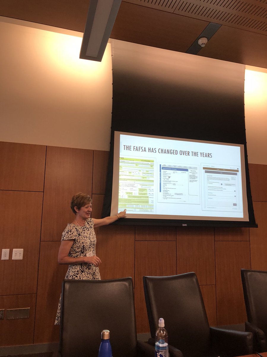 HeliosEdFnd's tweet photo. The FAFSA isn’t what it used to be, so it can now be completed in 5-10 minutes! Linda Jensen of #AzCAN shares insights into how to break down barriers and fear of the #FAFSA. @CollegeAZ @Achieve60AZ #Go60AZ https://t.co/44c7fJlA2Q