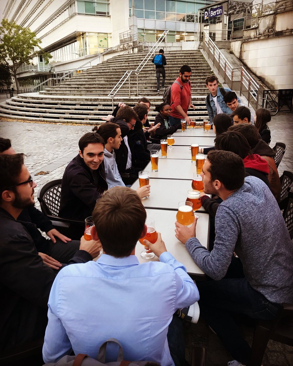 junior_estaca's tweet photo. Petit AW avec nos recrues après deux semaines de formations, pour créer des liens !!! 🍺 #WeAreJE #Recrues #RFP2018 https://t.co/5104U2DyAs