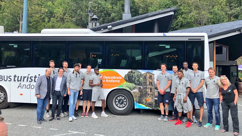 andorraworld_ad's tweet photo. Un dia fantàstic amb el Bus Turístic d’Andorra acompanyant als jugadors de bàsquet del @morabancandorra . Gràcies a tots!! 🏀🏀🏀👏👏👏 #busturisticand #andorraworld #maipor https://t.co/LNM4JlwyOr