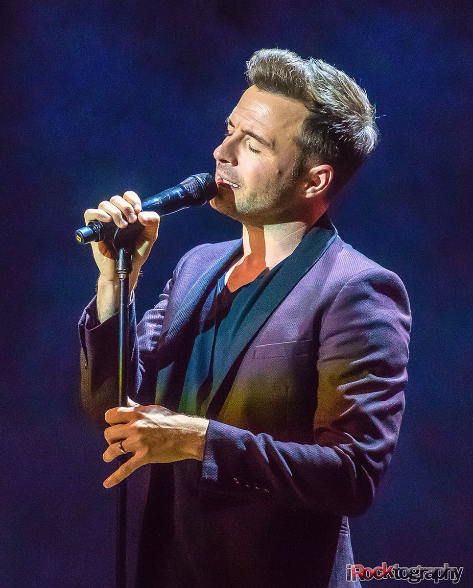Hema_ByrnesArmy's tweet photo. Oh look, I found some more incredible HQ photos of @ShaneFilan performing in Manila last week. I can't get enough of these! 😍 (📸: Stephen Lavoie) See the rest of the photos here: https://t.co/hYU2QAPvf3

#LoveAlwaysPH #ShaneFilanPH #ShaneFilanMNL https://t.co/tH6ZGdo6MI