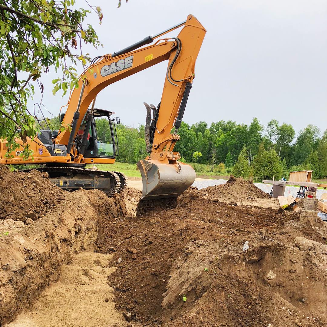 CaseCE's tweet photo. We hit pay dirt with this #fanfotofriday shot by Cricket Cartage & Construction #caseatwork https://t.co/fl3mvickxS
