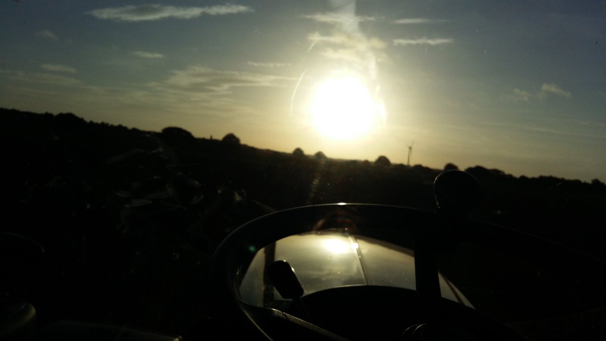 jd_gavin's tweet photo. Thank God I  got auto steer driving into that sunrise 😎😎💥 https://t.co/uohSKF9r4U