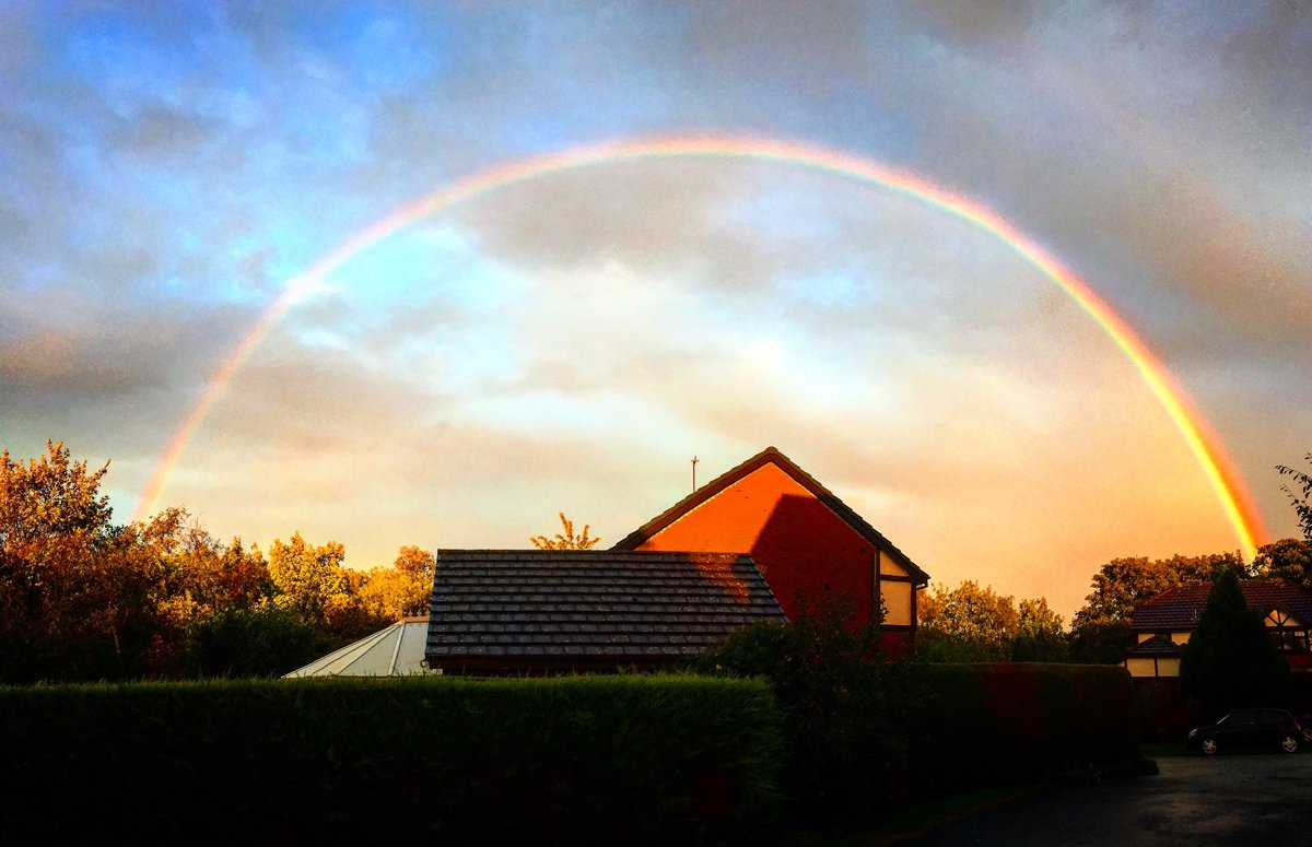 ribster13's tweet photo. #rainbow #potofgold #sun #rain #rainbow🌈 #ribster13 #weather #photographer #colour #sky #skyrim #skyline #sky_brilliance #weathernation #weathercollection #undertherainbow #brightsky #showers #eveningsun https://t.co/lpr3008QBG https://t.co/UmnbtY6Krs